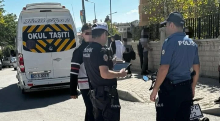 Polis Ekipleri Okul Önlerinde Denetimlerini Sürdürüyor
