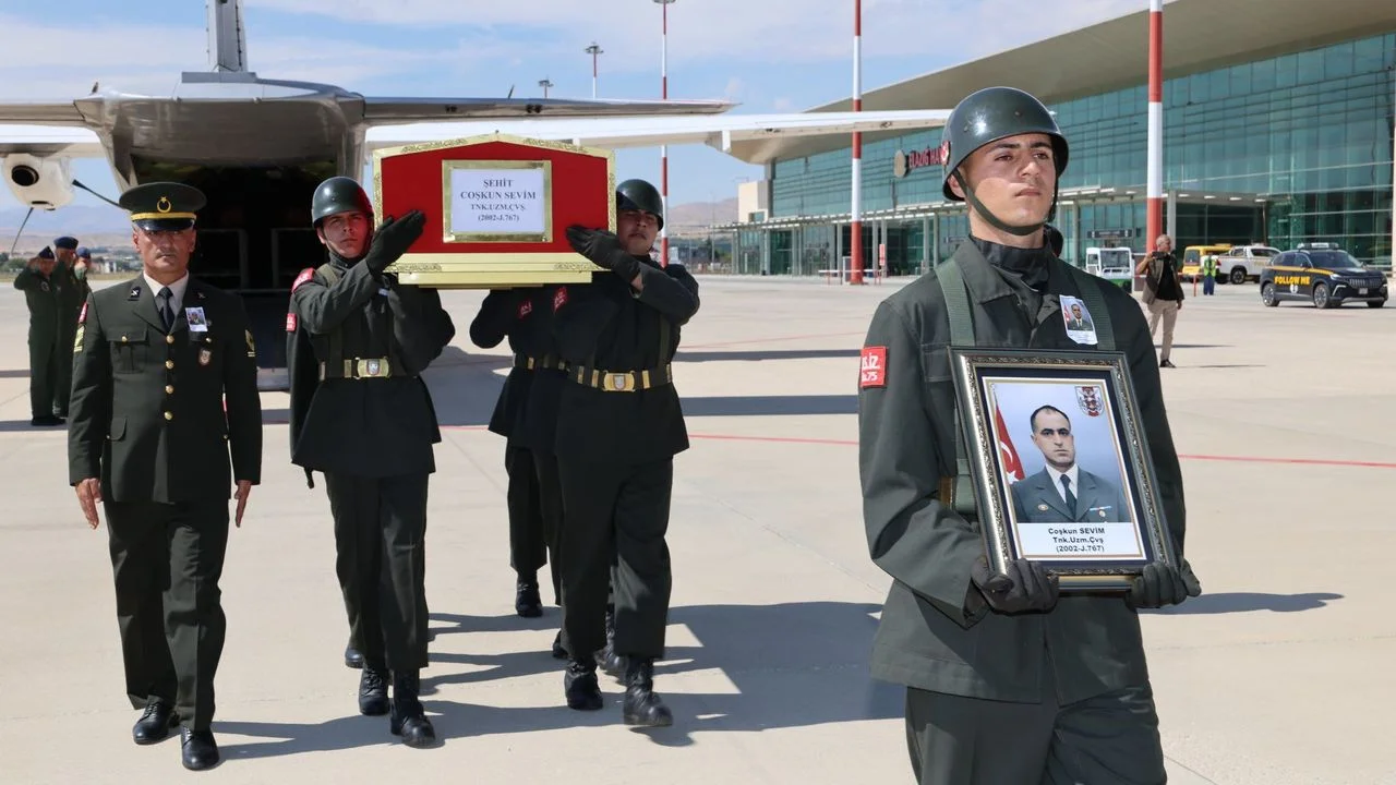 Şehit Coşkun Sevim Son Yolculuğuna Uğurlanıyor: Elazığ’da Hüzünlü Karşılama