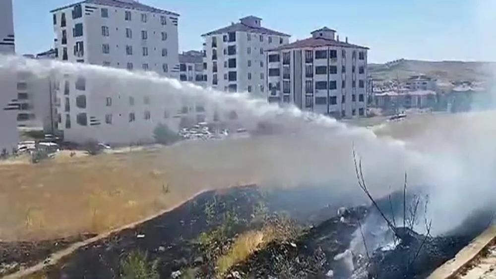 Elazığ’daki Korkutan Ot Yangını Kontrol Altına Alındı