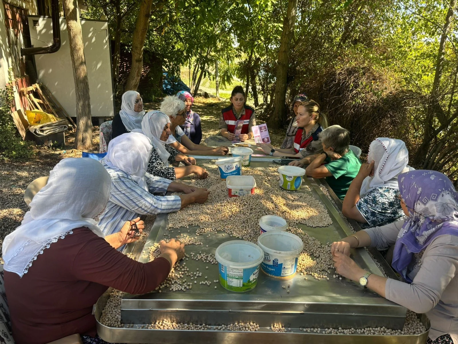 Elazığ’da Jandarma, Denetim ve Bilgilendirmelerini Sürdürüyor