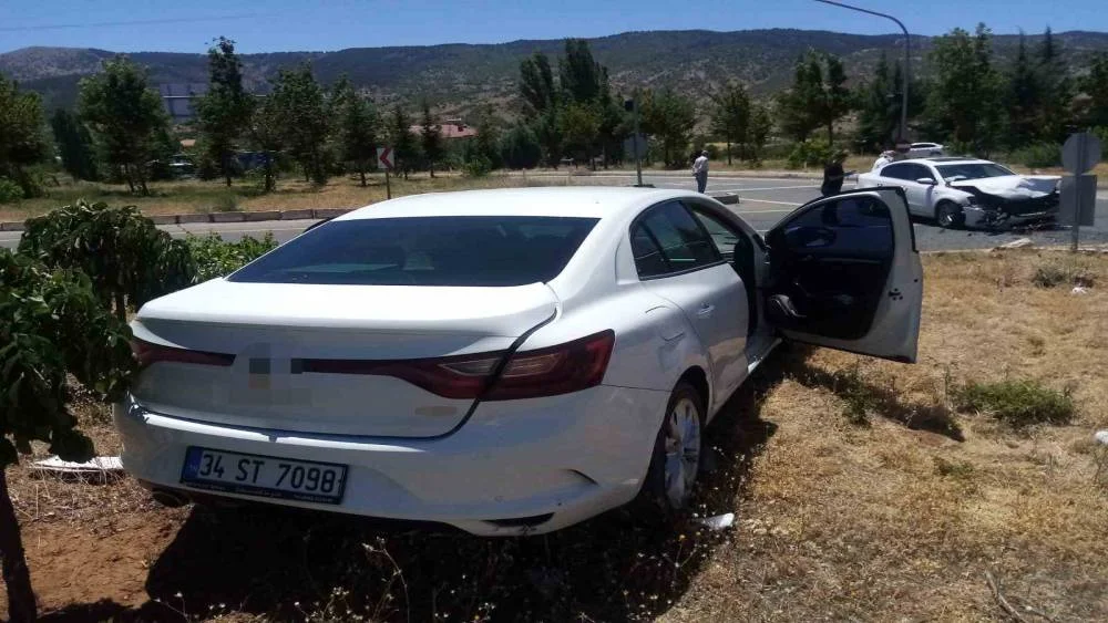 Elazığ’da Meydana Gelen Trafik Kazası 3 Kişiyi Yaraladı