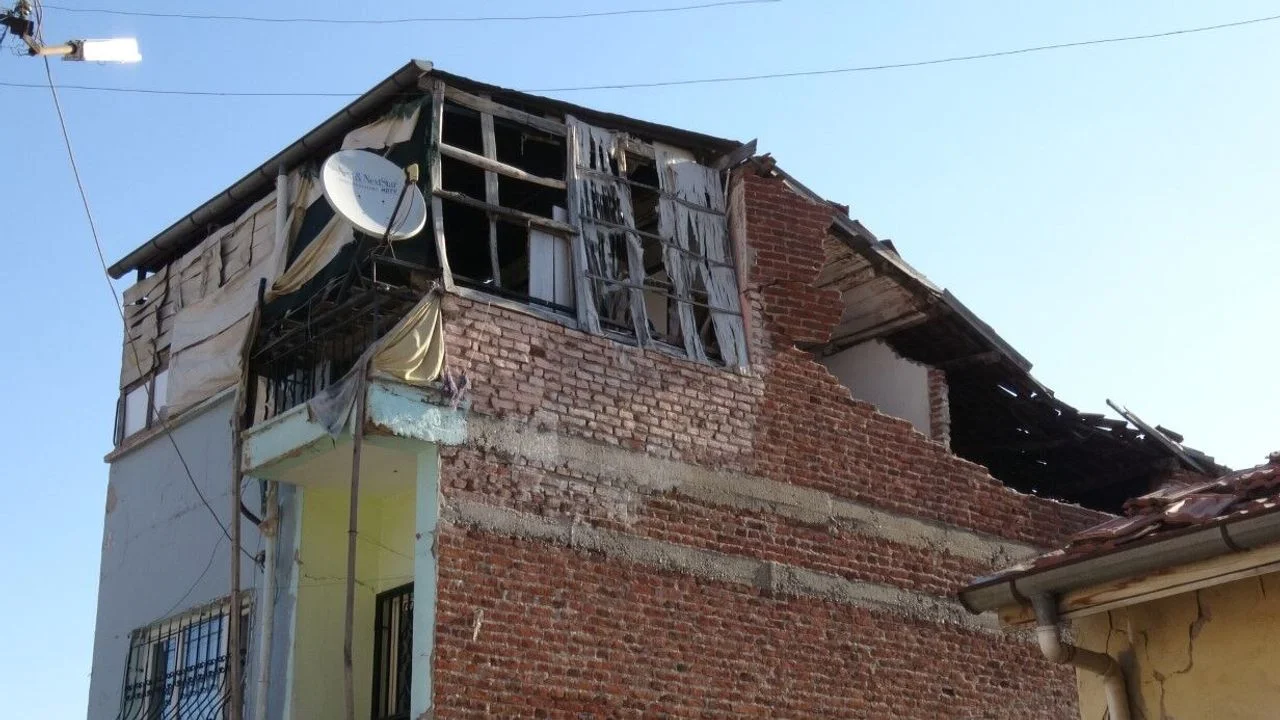 Malatya’da 5 Büyüklüğünde Deprem: Battalgazi’de Panik ve Hasar