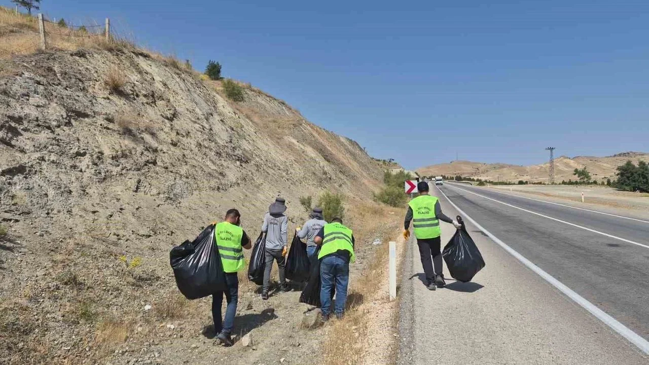 Elazığ’da Çevre Seferberliği: Pertek İskelesi’nde 4 Ton Atık Temizlendi
