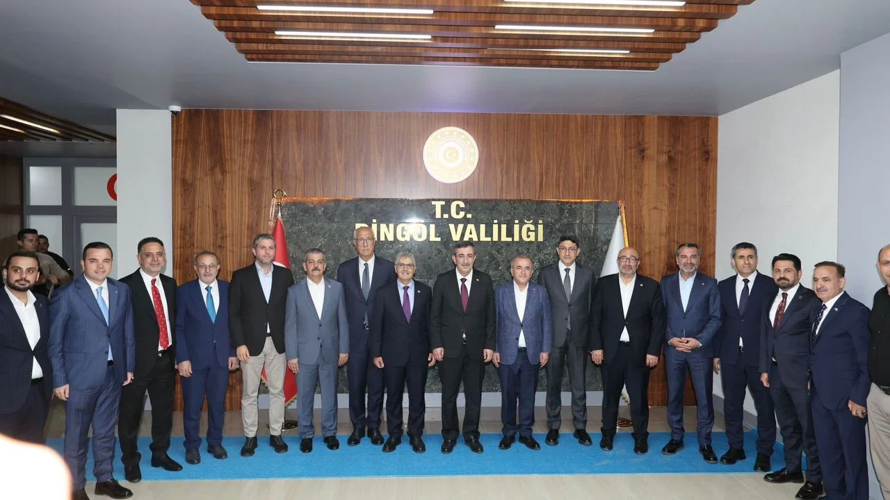 Cumhurbaşkanı Yardımcısı Yılmaz ve Elazığ Heyeti Bingöl’de Temaslarda Bulundu