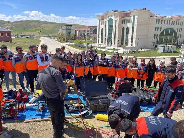 Elazığ AFAD Gönüllülerinin Özverili Çalışmalarına Vefa: Takdir ve Sertifika Töreni
