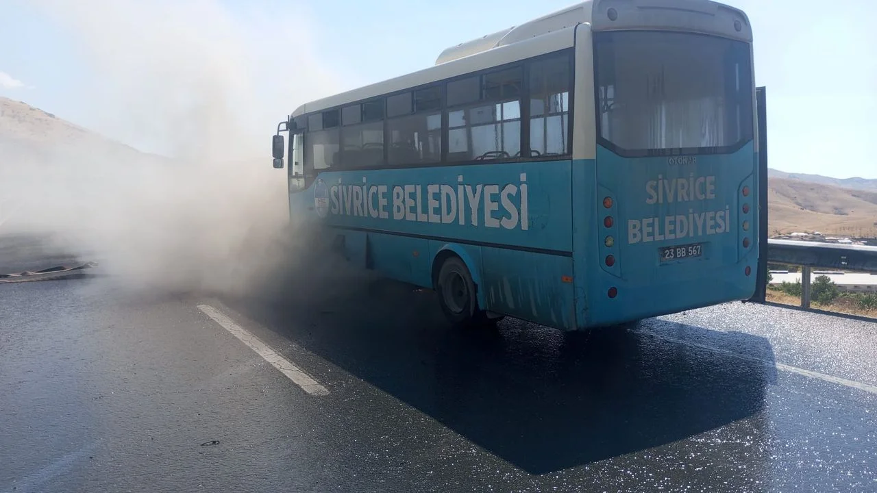 Sivrice’de Halk Otobüsünde Korkutan Yangın: İnceleme Başlatıldı