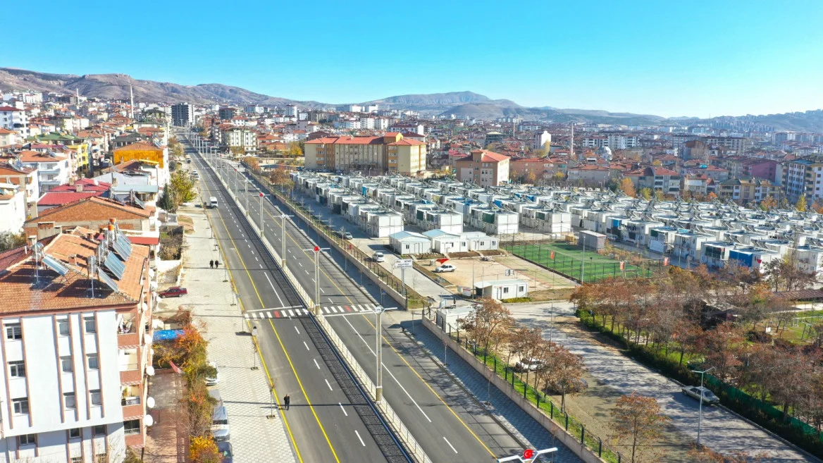 Gençler için Ücretsiz Elazığ Keşfi: Yaz Boyu Konaklama Hediye!