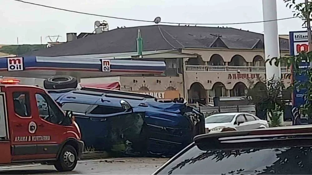 Takla Atan Kontrolden Çıkan Araçta 2 Yaralı