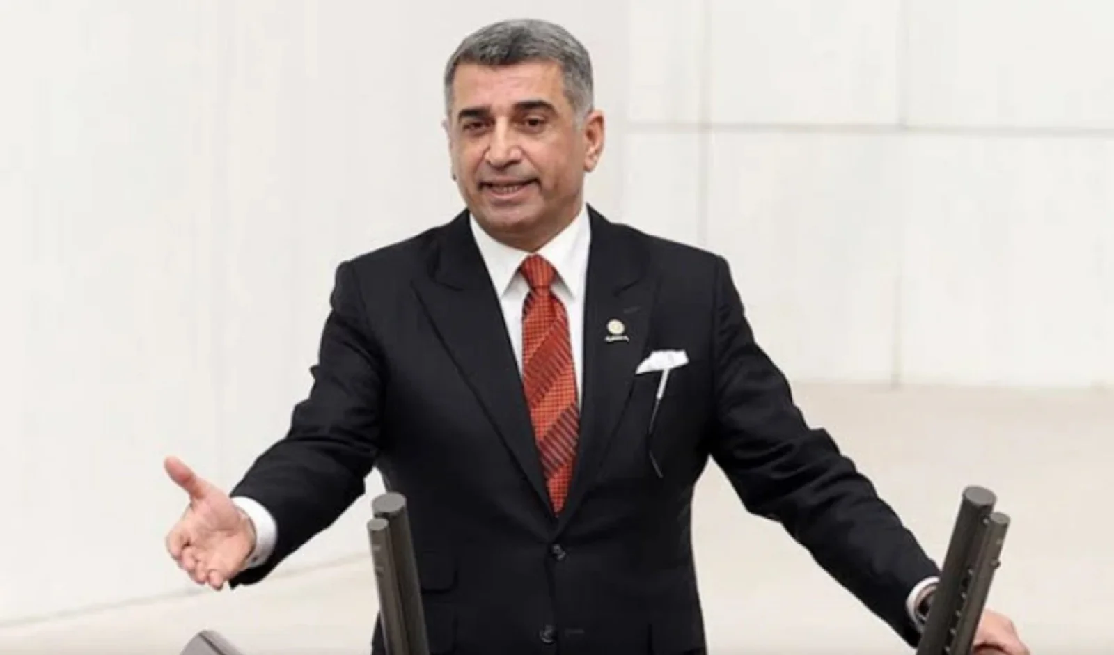 Deprem Oldu, Sahada Gürsel Erol’u Gören Olmadı!