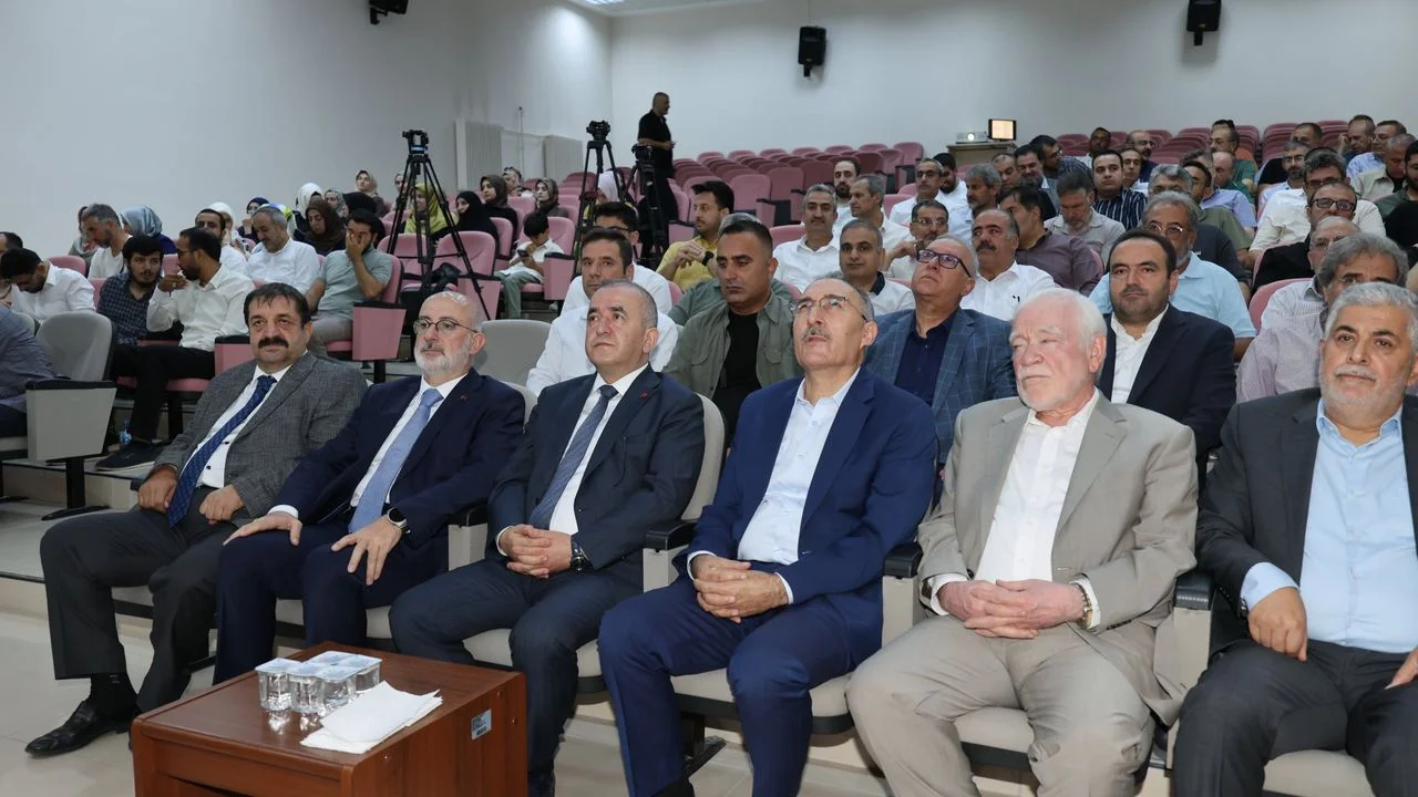 Vali Numan Hatipoğlu’ndan Fırat Üniversitesi’nde Önemli Mesajlar: Değişen Dünyada Dinin Yeri