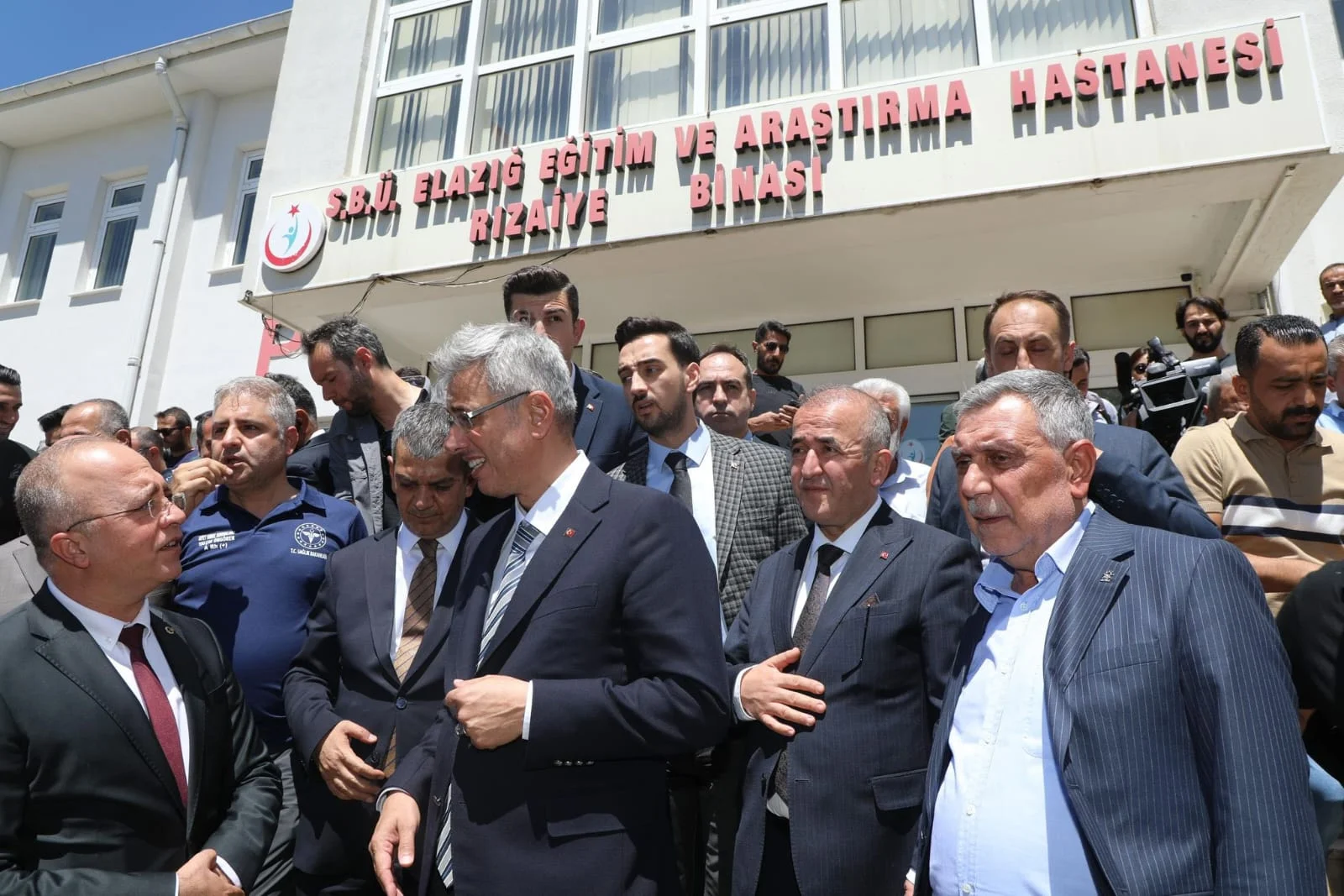 Bakan Memişoğlu Elazığ Eski SSK Hastanesi’nin Yerinde İncelemelerde Bulundu