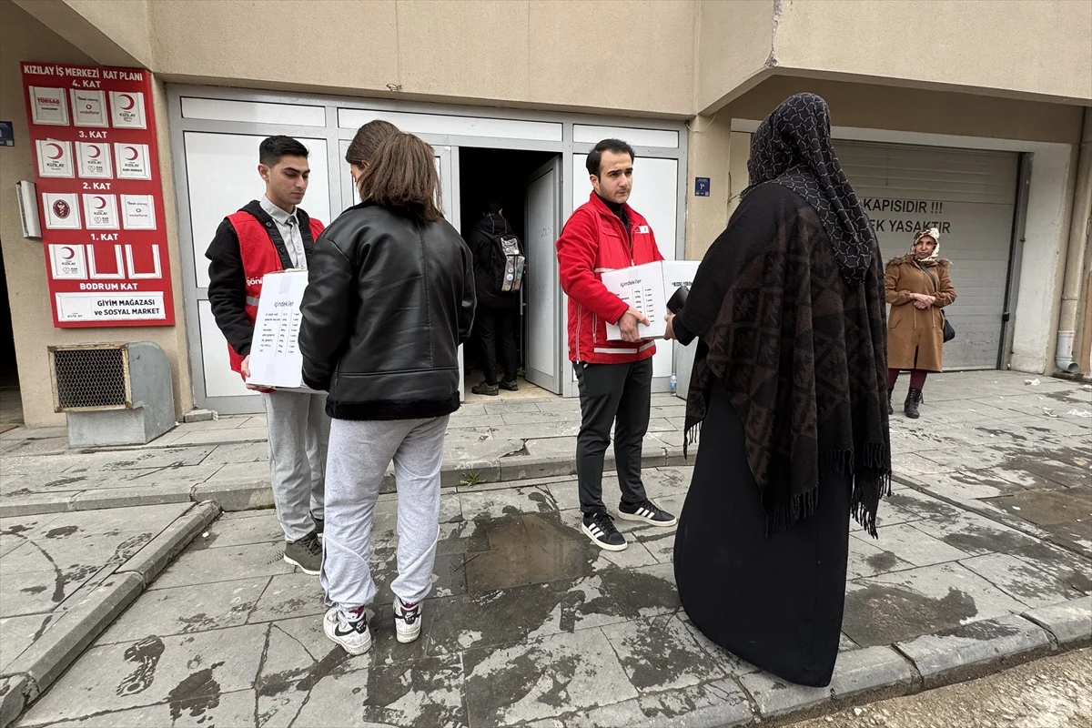 Türk Kızılay’ı Ramazan Yardımları Binlerce Kişiye Ulaşıyor