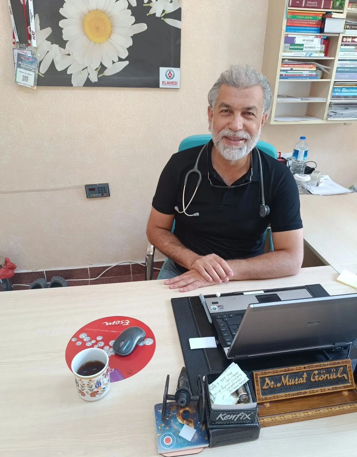 Doktorlar Beyaz Önlüklerini Çıkarıp Siyah Giydiler