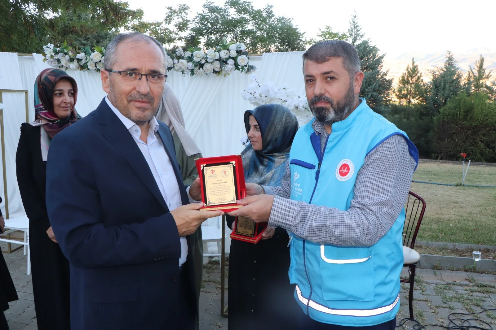 Kovancılar’da Hafızlığı Tamamlayan Öğrencelere İcazet ve Taç Takma Töreni Düzenlendi