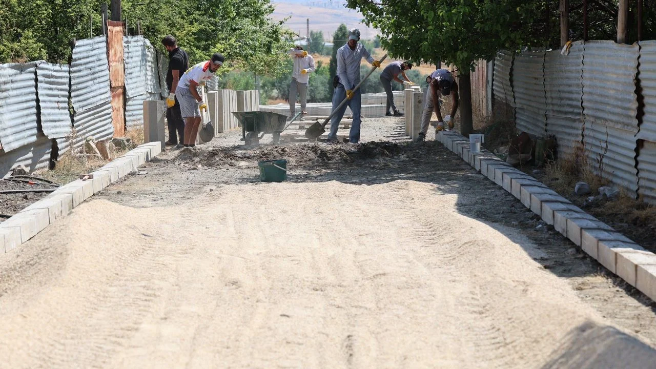 Kovancılar’da Köy Yollarına Modern Dokunuş: Köprüdere Yenileniyor