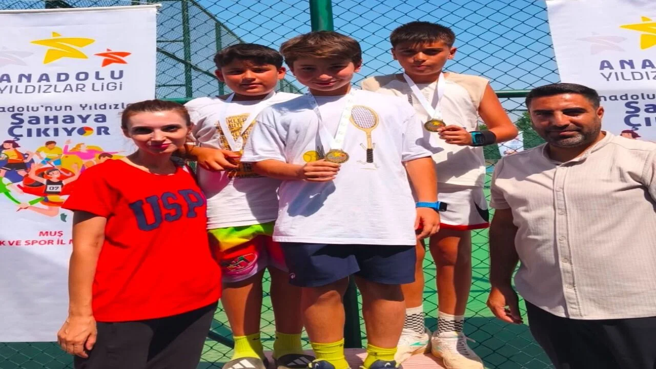 Elazığlı Tenisçilerden Muş’ta Yarı Final Zaferi