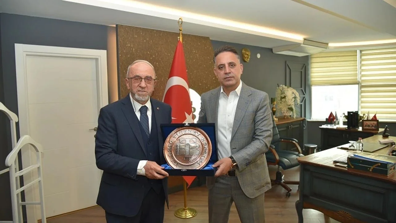 Veysel Demirci’ye Gazze Bağışı İçin Anlamlı Plaket