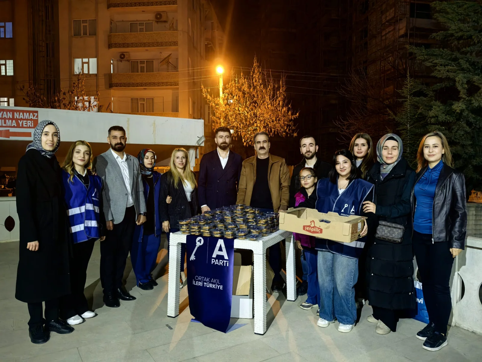 Başkan Ercan, Kadir Gecesinde Vatandaşlarla Buluştu