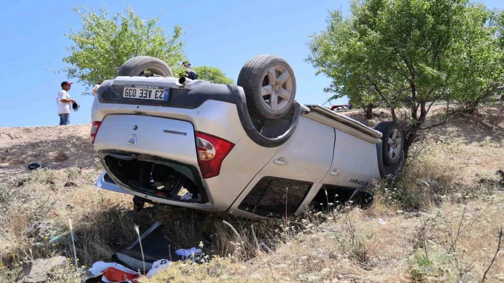 Elazığ’da Şarampole Yuvarlanan Otomobilden 4 Yaralı Haberi