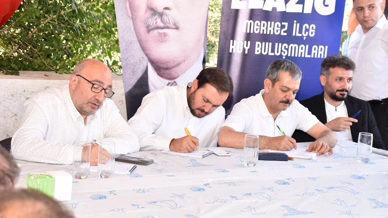 AK Parti’den Köy Buluşmaları: Muhtarlarla İstişare Zirvesi