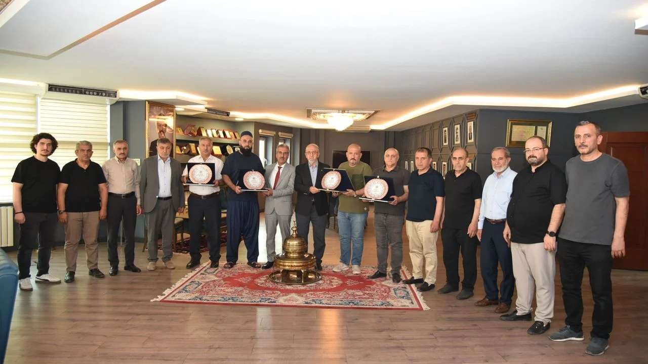 Elazığ Ticaret Borsası’nda Vefa Günü: Başarı Plaketlerle Taçlandırıldı