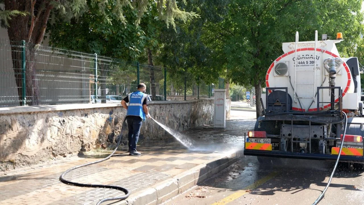 Elazığ Belediyesi Sürsürü’de Hijyen Seferberliği Başlattı