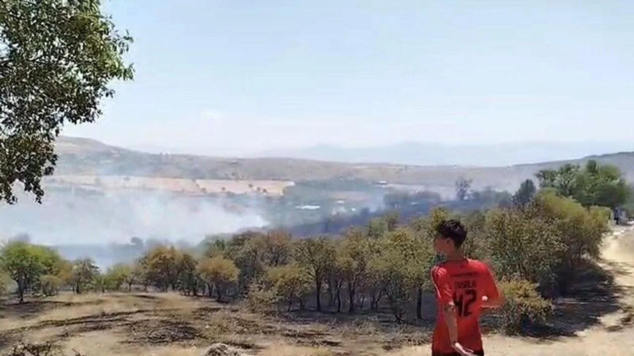 Elazığ Sugözü Mahallesi’nde Korkutan Yangın: Ekipler ve Vatandaşlar Seferber Oldu