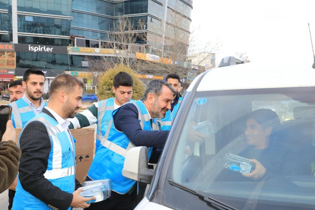 Başkan Şerifoğulları’ndan, İftarlık İkramı