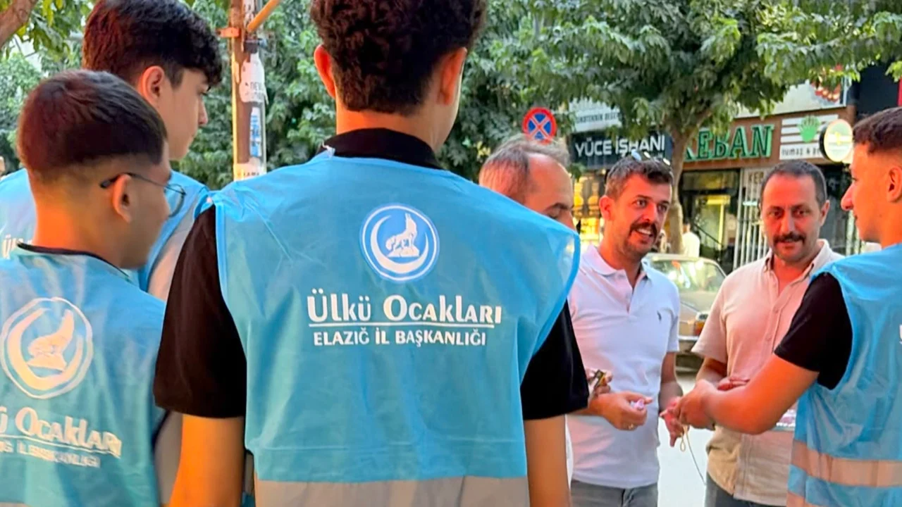 Elazığ Ülkü Ocakları’ndan Kandil Ziyareti: Esnafla Gönül Köprüleri Kuruldu