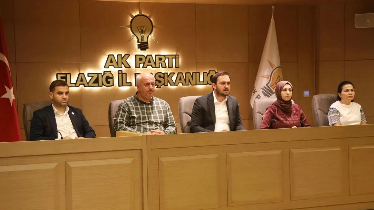 AK Parti Elazığ’da Gündem Masaya Yatırıldı: İl Başkanlığında Kritik Toplantı