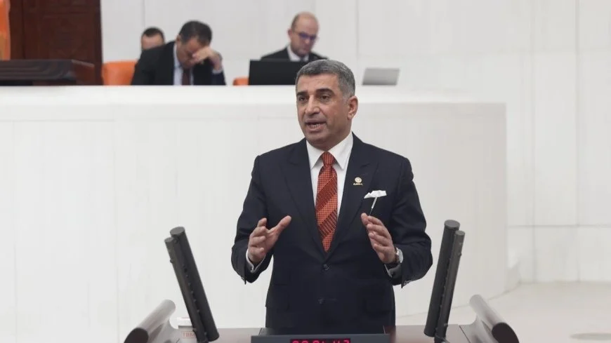 Gürsel Erol, TBMM Genel Kurulu’nda AK Parti’nin Boş Sıralarına Tepki Gösterdi