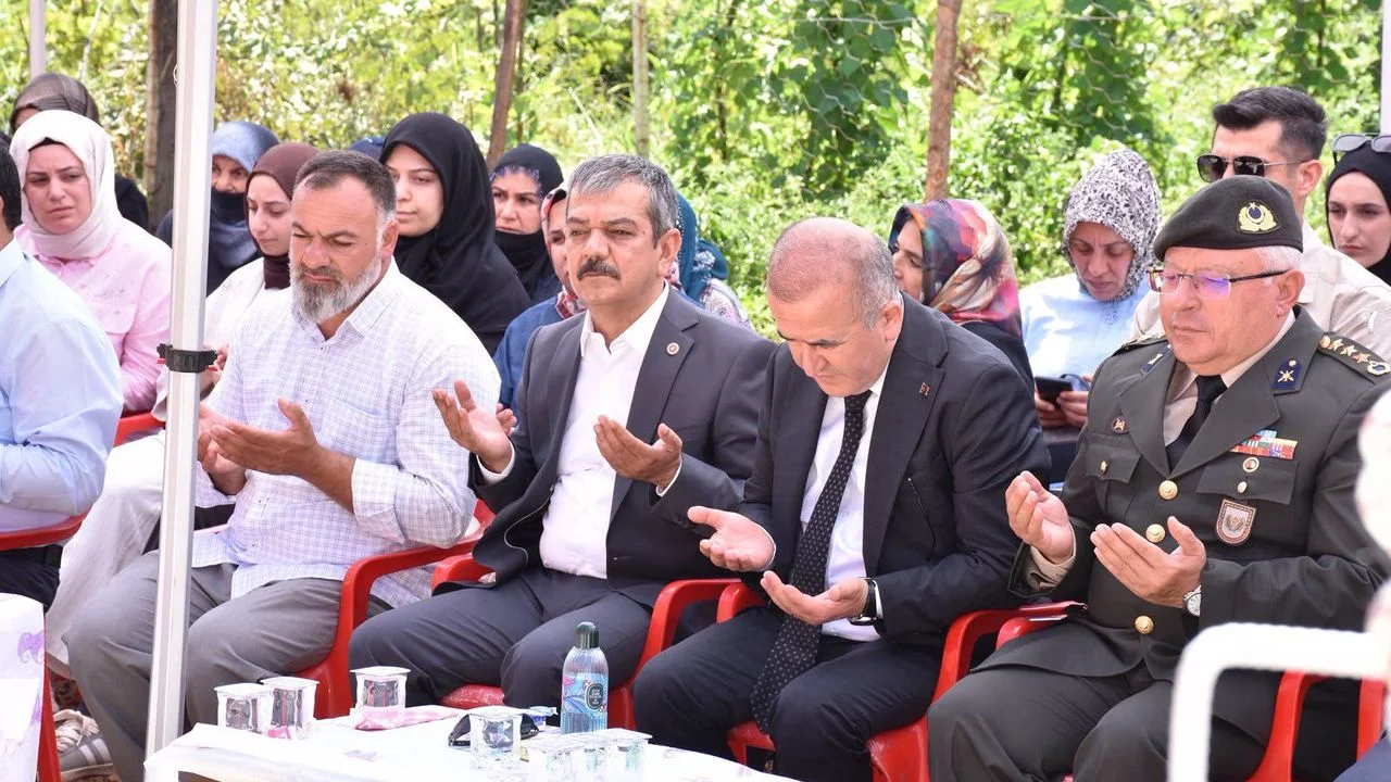 Elazığ Karasalkım’da Şehitler İçin Vefa Anıtı Açıldı