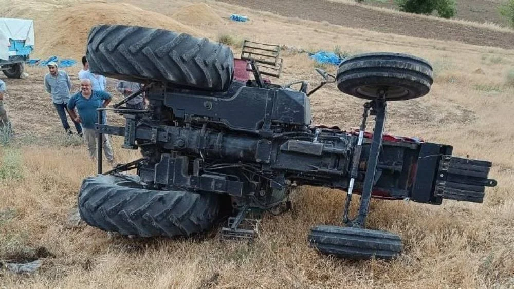 Elazığ Sarıyakup Köyü’nde Traktör Kazası: Sürücü Son Anda Kurtuldu