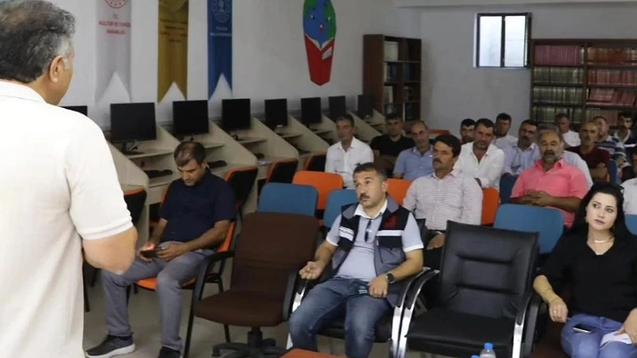 Palu’da Üreticilere Tarımda Yeni Dönem Bilgilendirmesi Yapıldı
