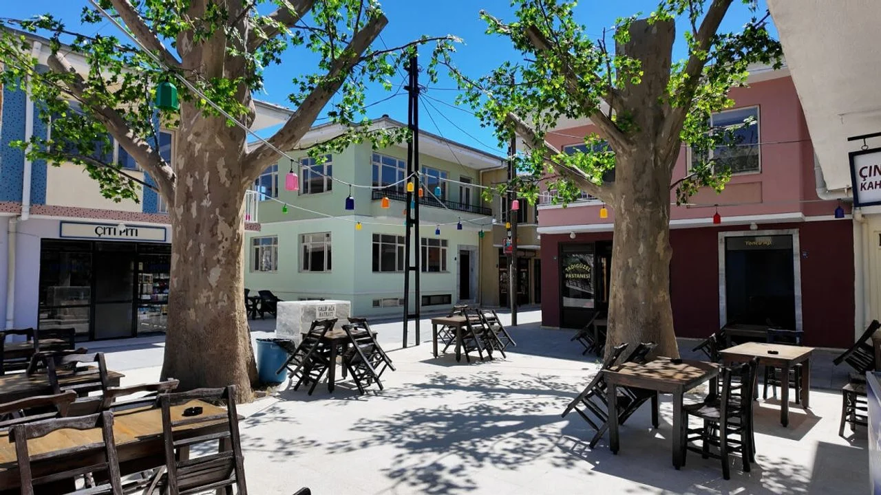 Elazığ’da Nostalji Rüzgarı: Seksenler Sokağı Ziyaretçilerini Bekliyor