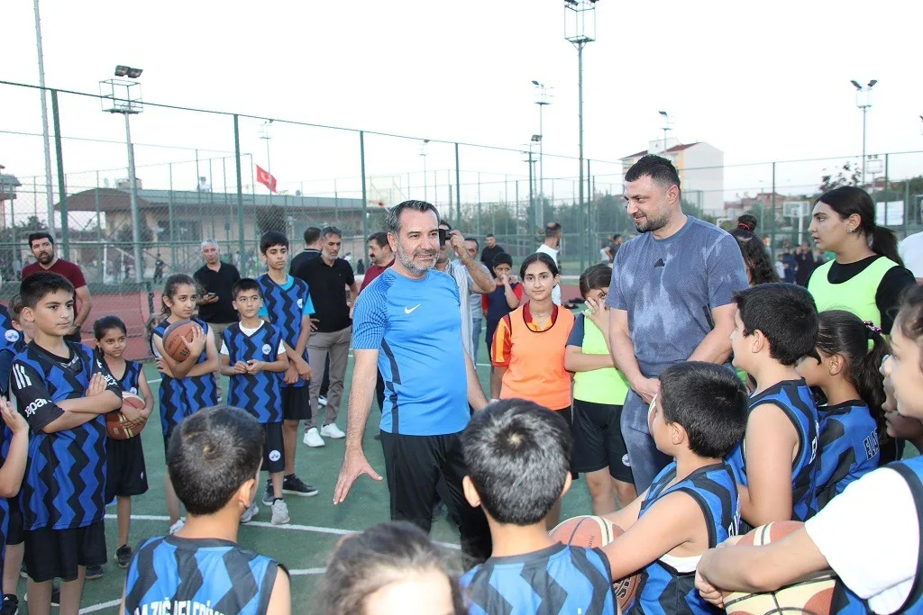 Başkan Şerifoğulları Yaz Spor Okullarının Kapanış Törenine Katıldı