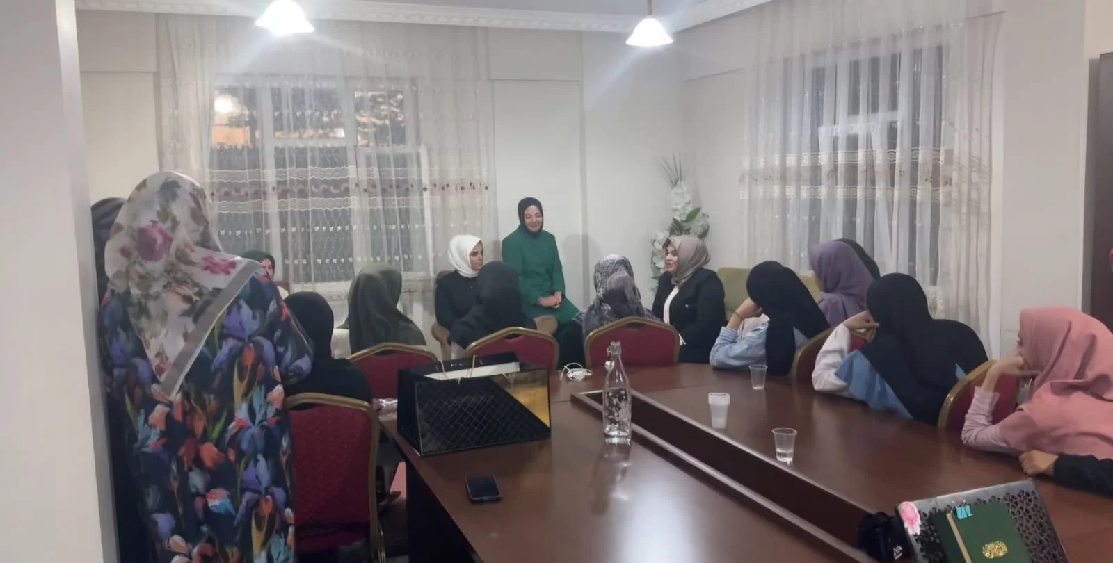 AK Parti Elazığ İl Kadın Kolları Başkanlığı Huzurevini Ziyaret Etti