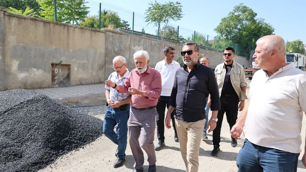 Elazığ’da Ulaşım Seferberliği: Başkan Şerifoğulları Rızaiye’deki Çalışmaları Yerinde İnceledi