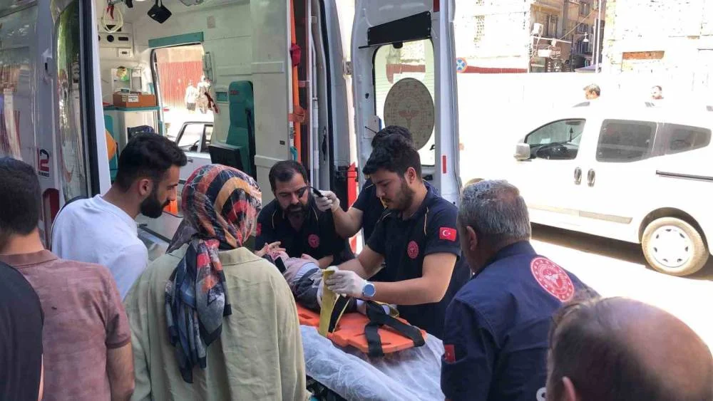 Çocuk Elazığ’da Otomobil Tarafından Çarptı ve Yaralandı