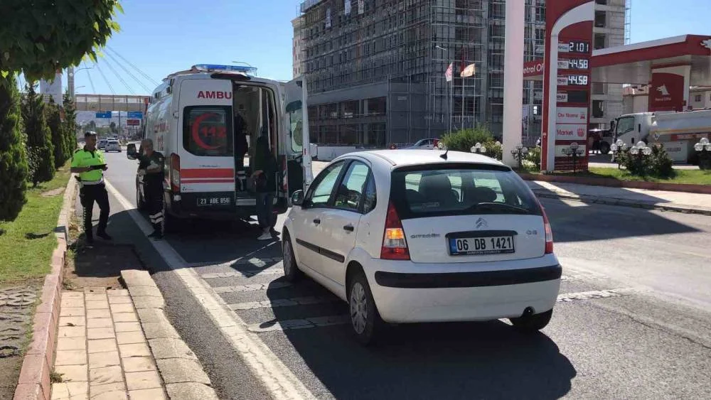 Elazığ’da Trafik Kazası: Genç Yaya Hastaneye Kaldırıldı