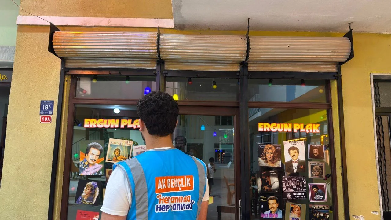 AK Gençlik Güneykent’te Çocuklarla Buluştu: Renkli Etkinliklere Yoğun İlgi