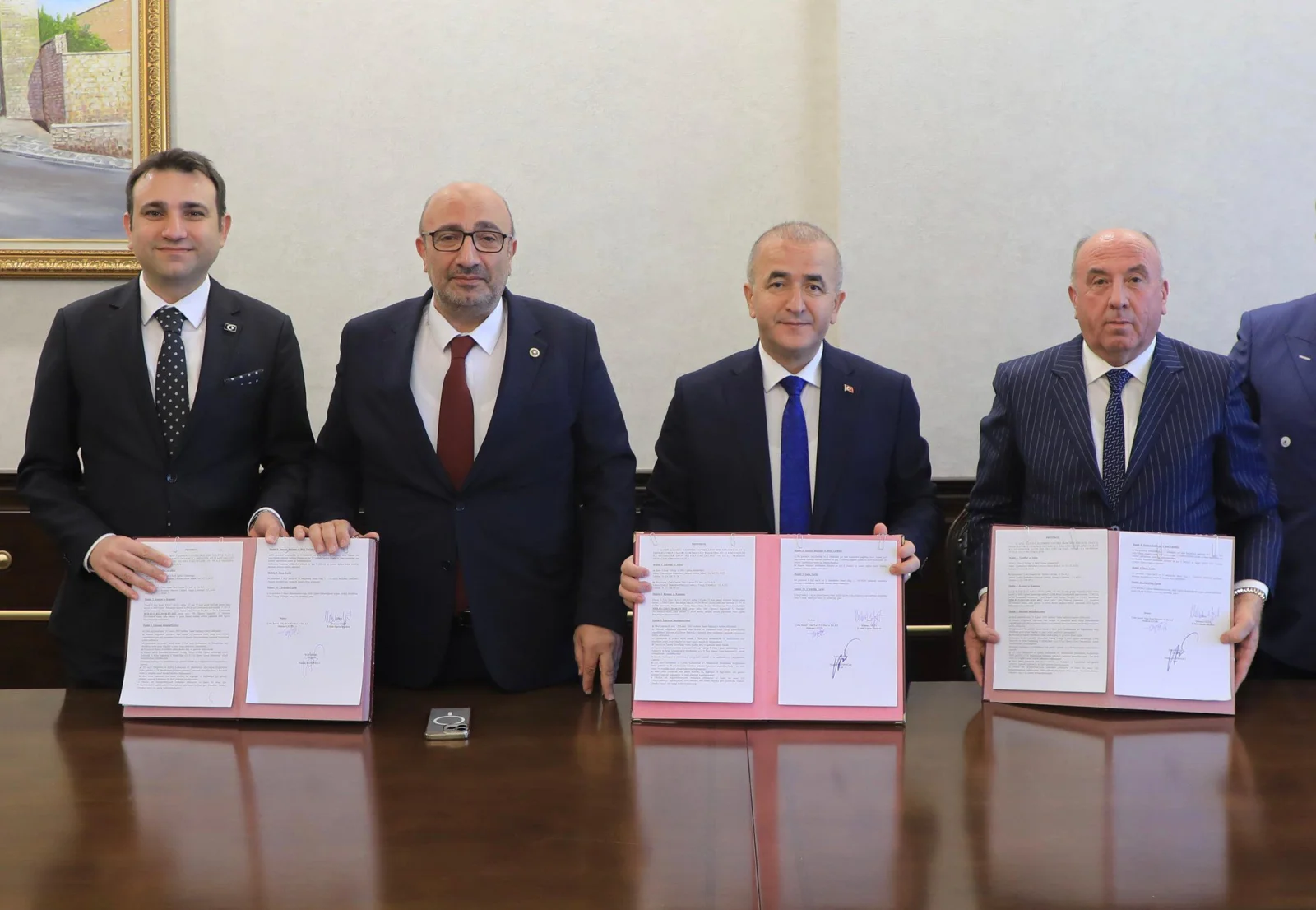 İmzalar Atıldı! Palu’ya Yeni Ortaokul Kazandırılıyor