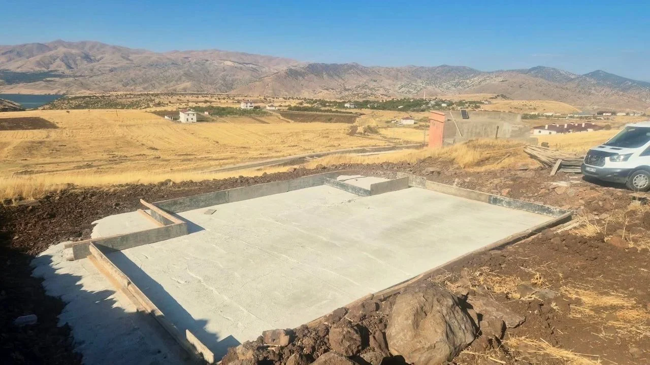 Elazığ’da Köy Altyapısında Büyük Hamle: Beşoluk’ta İçme Suyu Deposu Yükseliyor