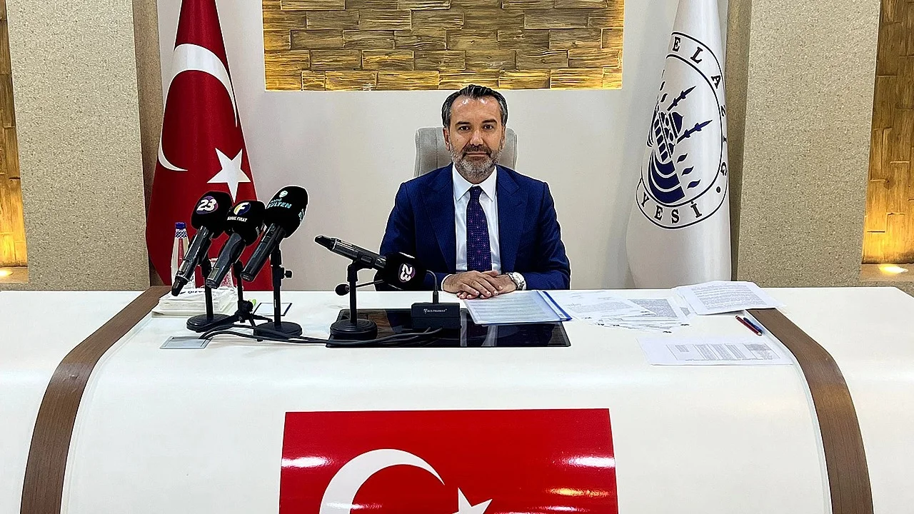 Şerifoğulları: “Düzgün Bir Dil Kullanın Yeterince Kirli Bir Dil Var”