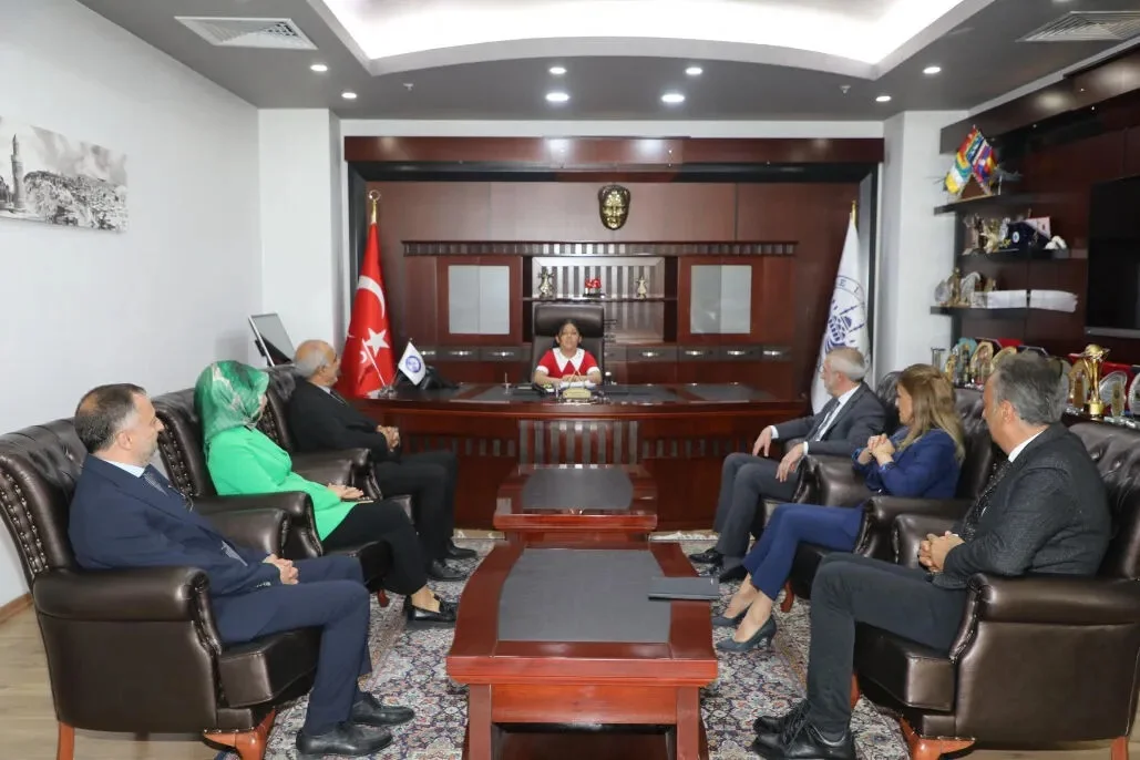 Başkan Şerifoğulları’nın Makamını, Minik Öğrenci Birici Devraldı