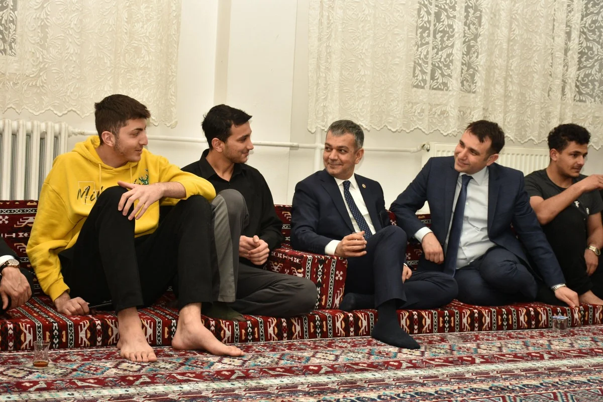 Milletvekili Keleş, Ramazan Sofrasında Öğrencilerle Buluştu