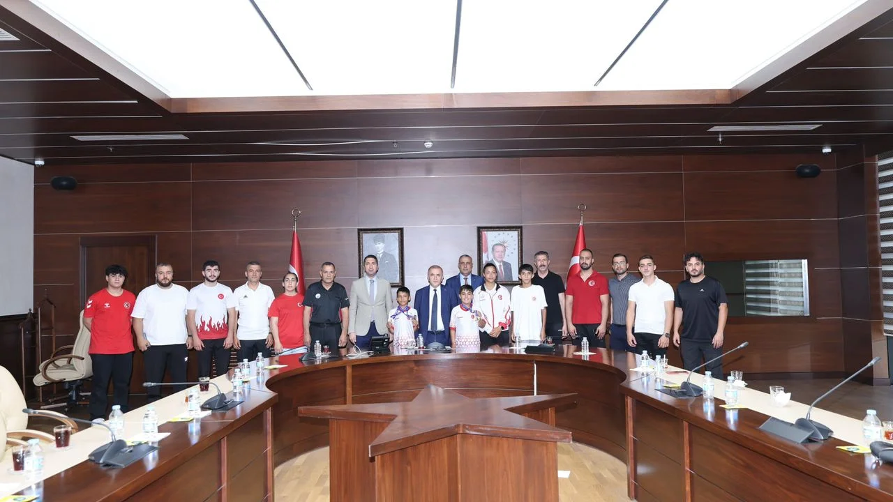 Elazığ’ın Gurur Kaynağı Şampiyon Sporcular Vali Hatipoğlu ile Buluştu