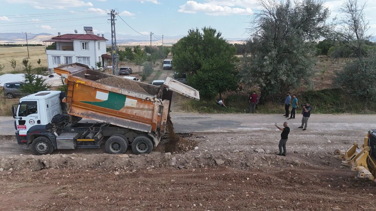 Elazığ’da Köy Yollarında Modernizasyon Hamlesi: 4 Köyün Ulaşımı Yenileniyor