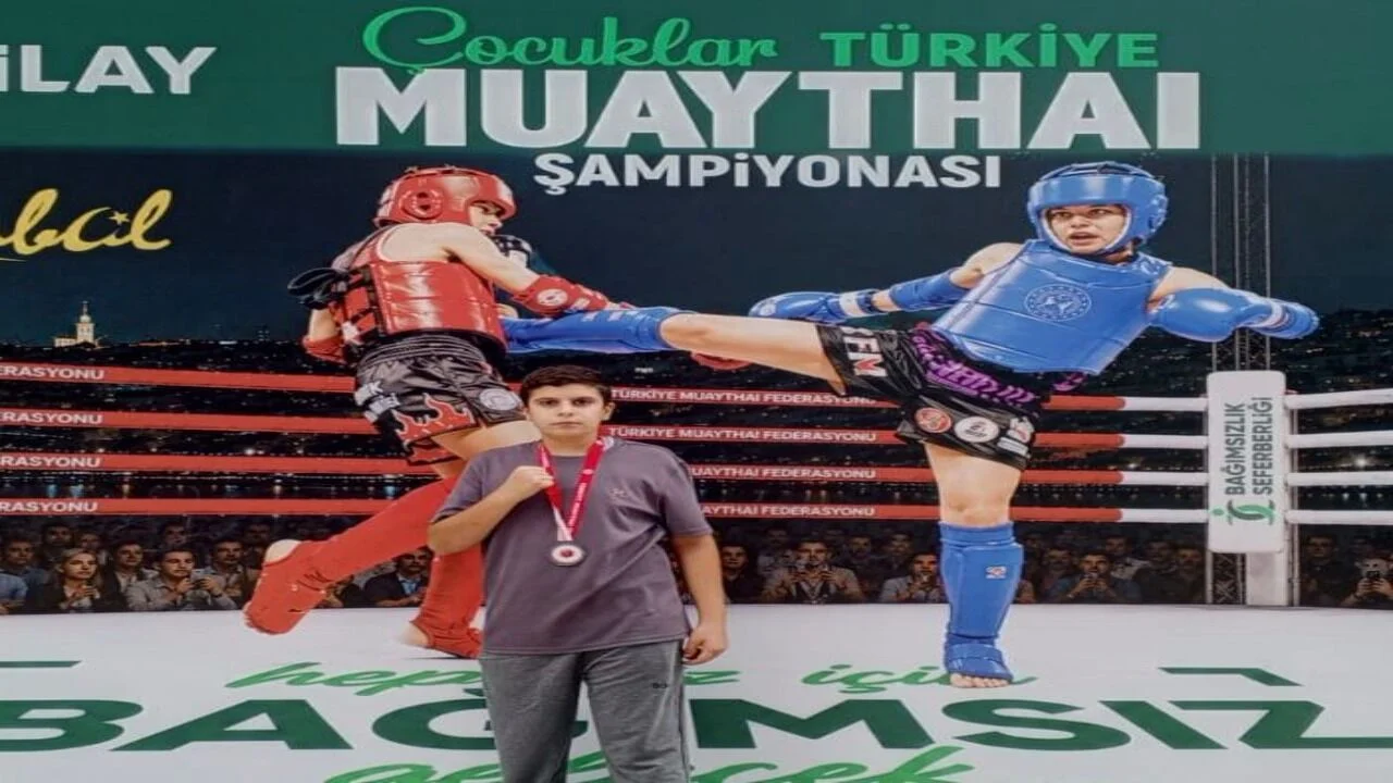 Elazığlı Ömer Asaf Hoşdağ Muay Thai Şampiyonası’nda Kürsüde