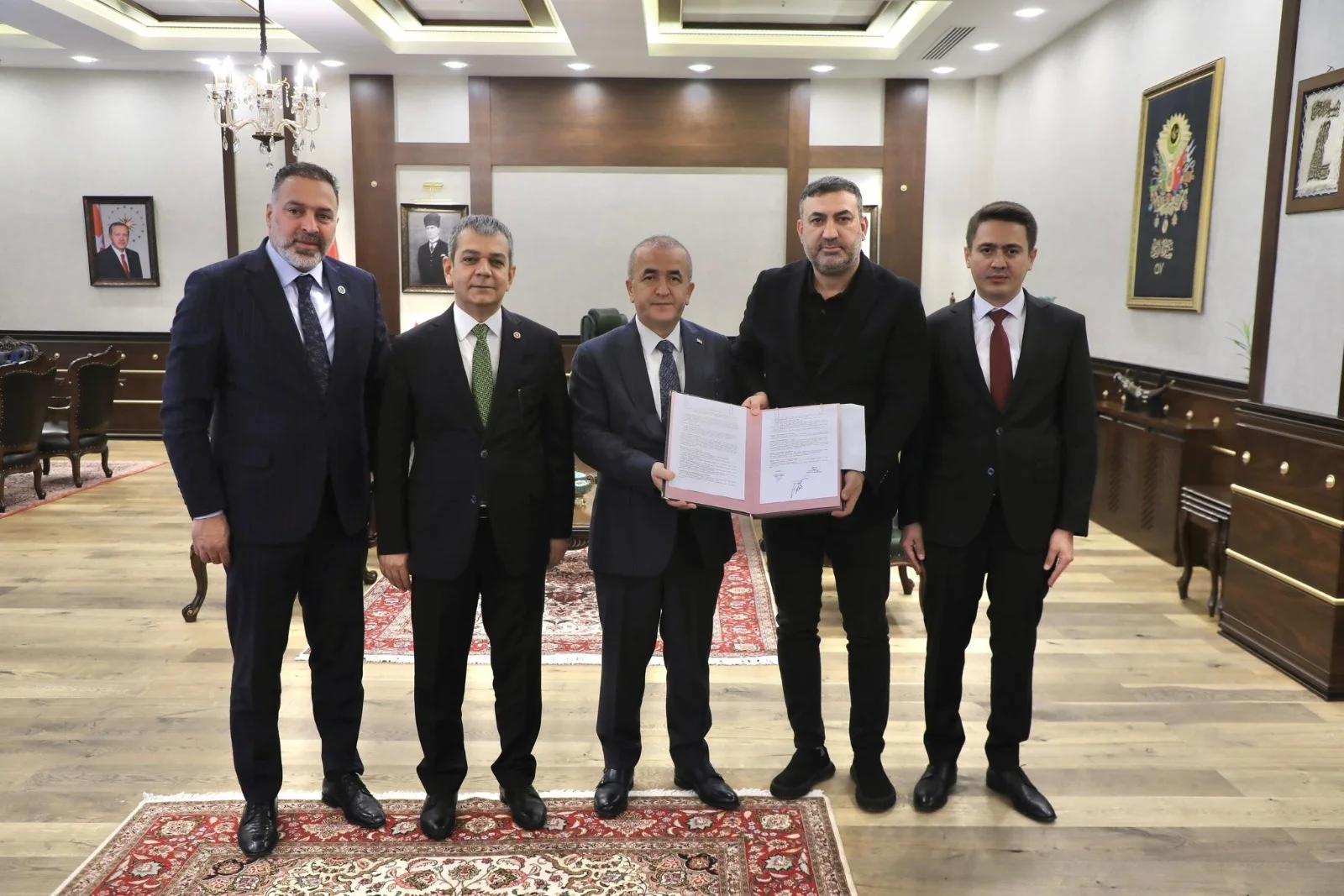 Hayırsever İş İnsanı Ayhan Polat, Kovancılar’a Eğitim ve Kültür Merkezi Yapacak